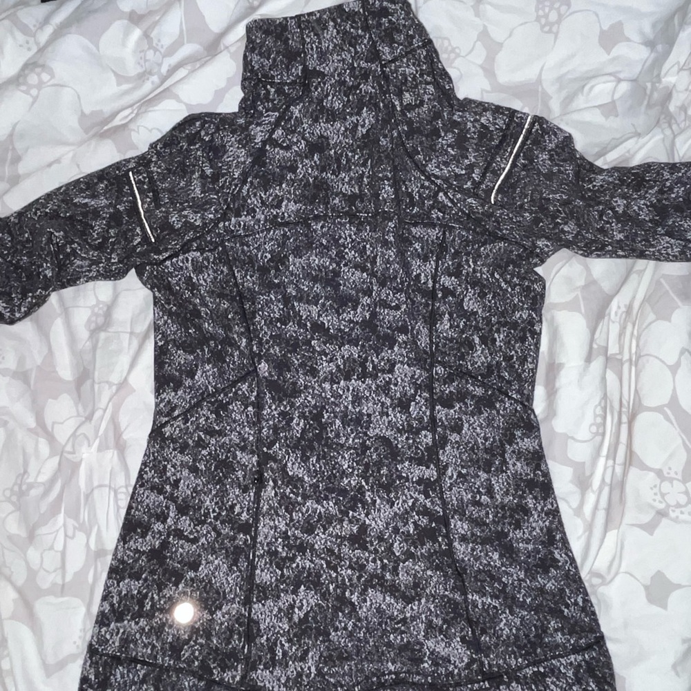 Lululemon Outrun the Element half zip - Picture 4 of 5